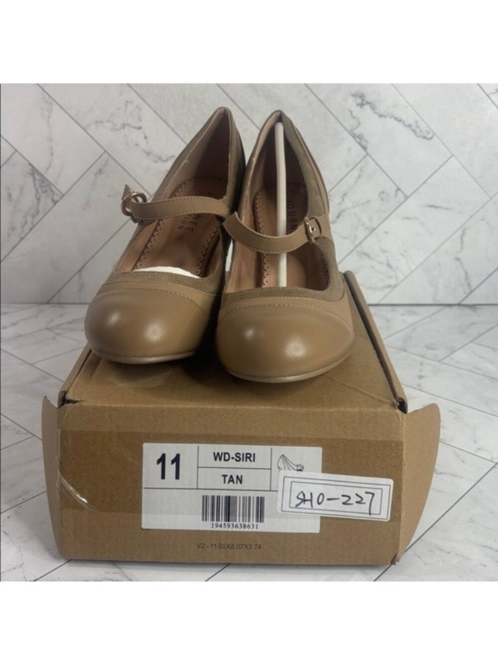 NWT Journee Collection Womens Siri Tan Round Toe Mary Jane Heeled Pumps Size 11W - Picture 9 of 9